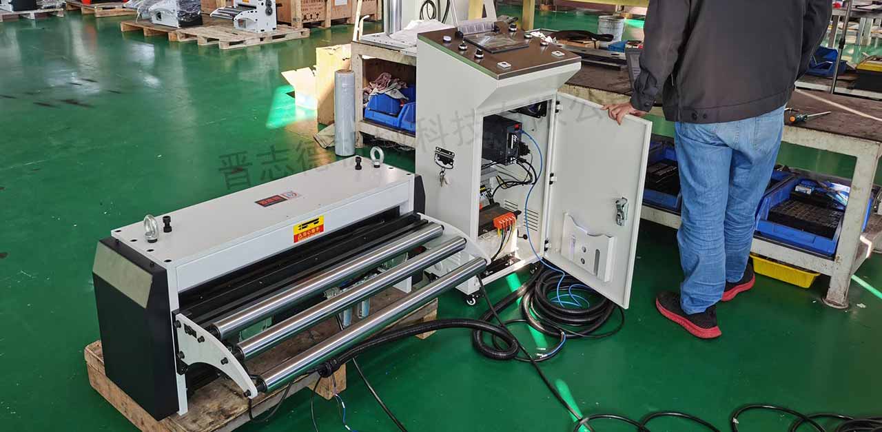 厚板三合一送料機(jī)夜間裝配 厚板三合一送料機(jī)夜間裝配