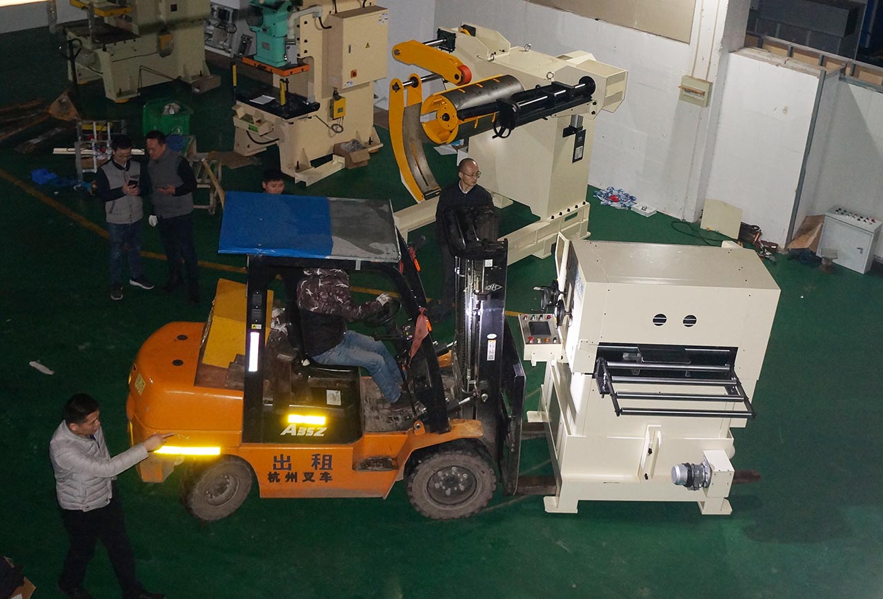 沖床自動送料生產 沖床自動送料生產