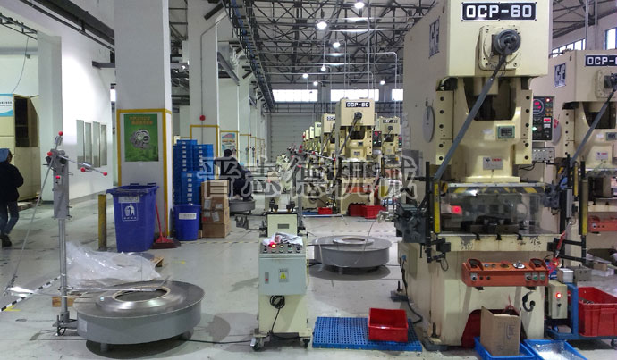 送料機(jī)裝配完成的車(chē)間