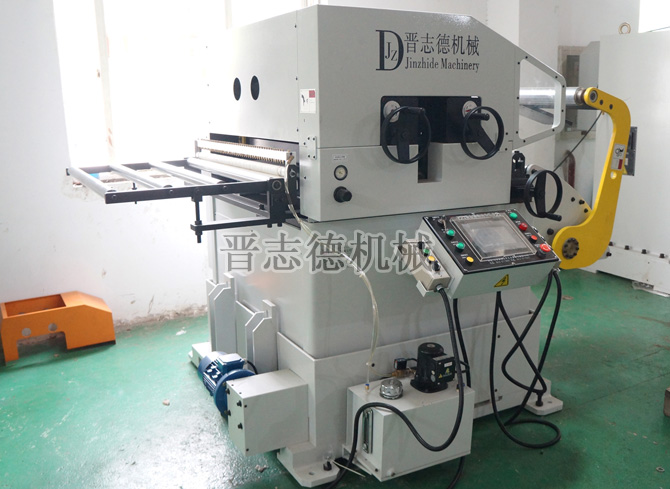 給油機(jī)配三合一送料機(jī) 給油機(jī)配三合一送料機(jī)