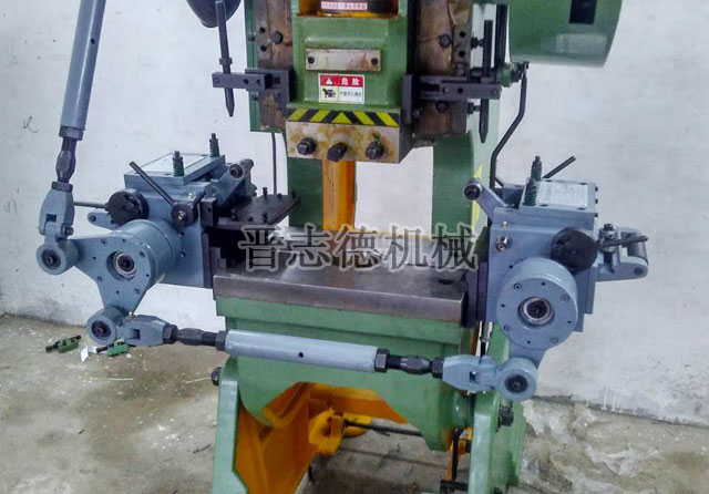 一送一拉式滾輪送料機(jī) 一送一拉式滾輪送料機(jī)