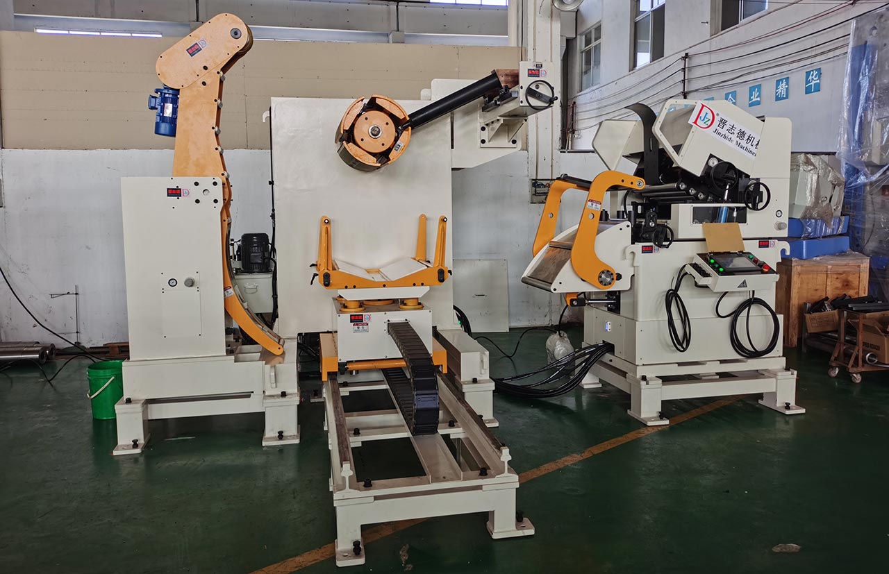 厚板三合一送料機(jī)涂裝