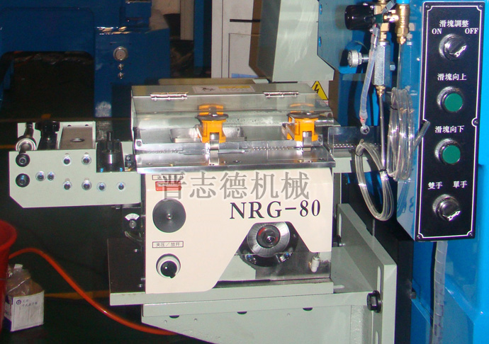 新型夾式送料機(jī) 新型夾式送料機(jī)