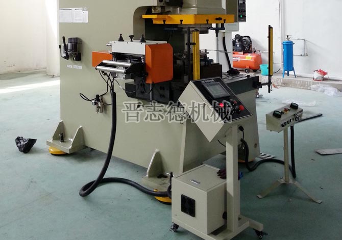 強(qiáng)力直軸NC送料機(jī)使用