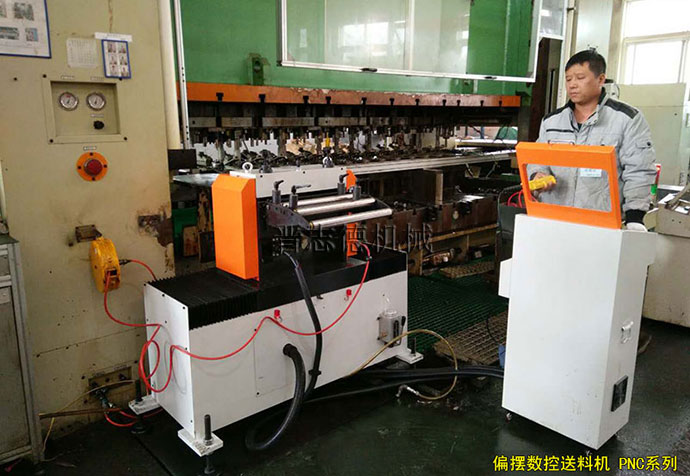 偏擺NC送料機(jī) 偏擺NC送料機(jī)