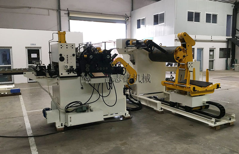 出口西班牙三合一送料機(jī)裝配 出口西班牙三合一送料機(jī)裝配