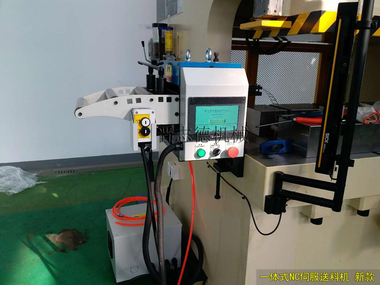 一體式NC伺服送料機 一體式NC伺服送料機
