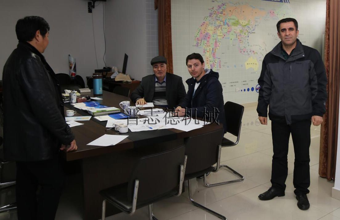 伊朗客戶選購送料機(jī)