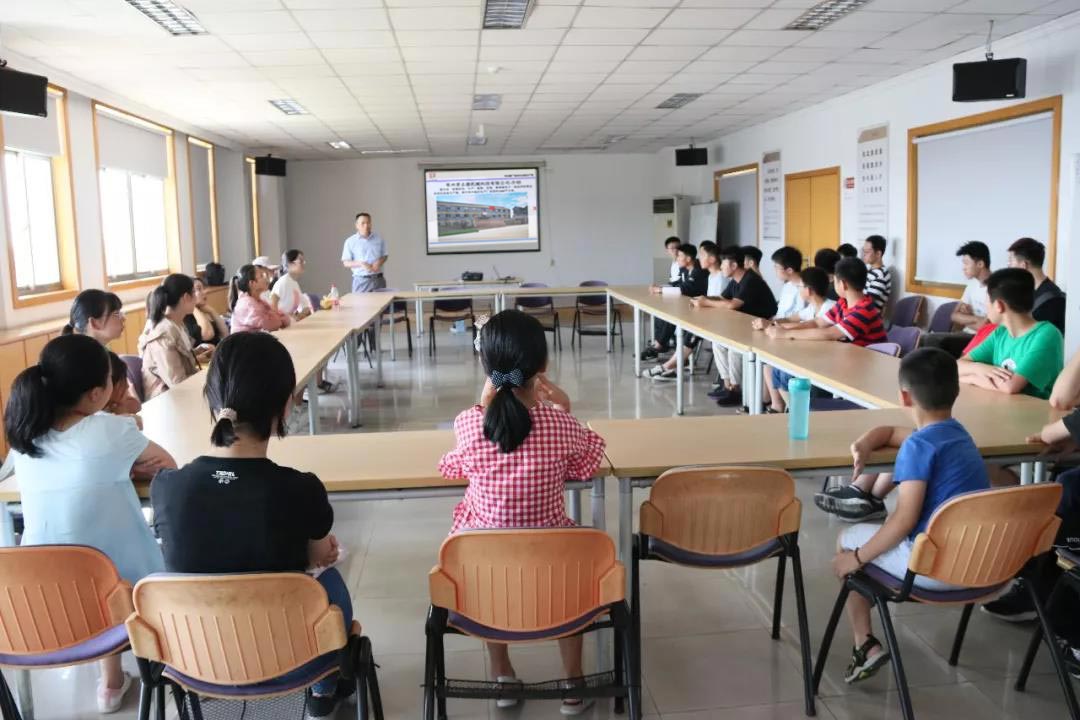 三合一送料機(jī)廠家員工子女 三合一送料機(jī)廠家員工子女