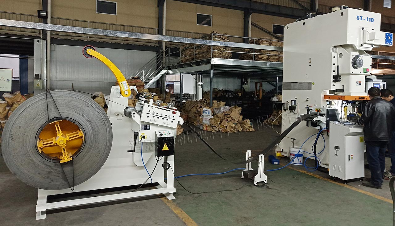 二合一料架兼整平機應用,料架兼整平機配NC送料機,二合一料架兼整平機配NC送料機 二合一料架兼整平機應用,料架兼整平機配NC送料機,二合一料架兼整平機配NC送料機